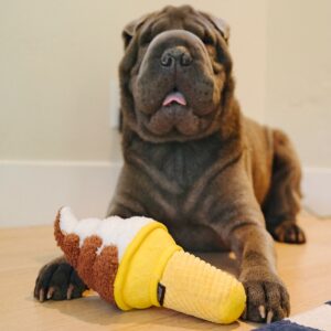 P.L.A.Y. Snack & Snoepknuffels - Chips, Pizza, Cola, Softijs & Lolli hondenknuffel knuffel hond sharpei