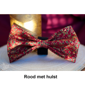 Kerststrik hond strikken hond rood hulst kerst feestdagen