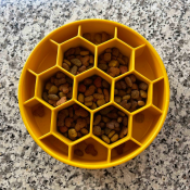 Sodapup Soda Pup Hond speelgoed honingraat honing Honeycomb Design Ebowl Slow feeder brokjes