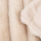 Scruffs Aspen Superzachte deken van luxe imitatiebont hond creme